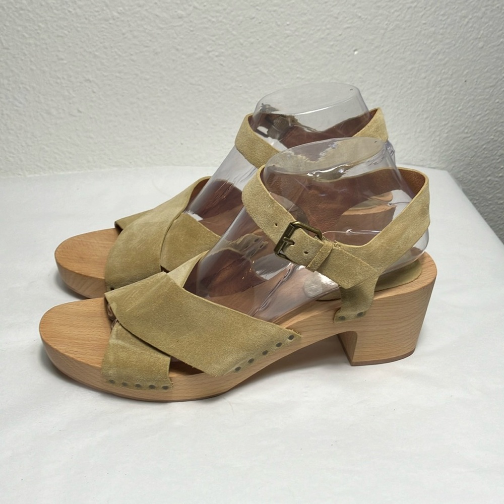Madewell The Johanna Crisscross Clog Sandal in Suede Size 10‎ Neutral Tan Color